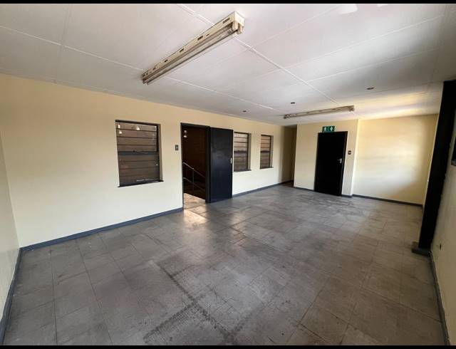 399M² WAREHOUSE TO LET IN STRIJDOMPARK